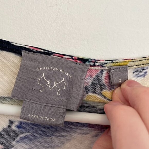 VANESSA VIRGINIA Luxe Blossoms Tee Navy Multi Floral Tie Knot 3/4 Sleeve Blouse - Picture 5 of 13